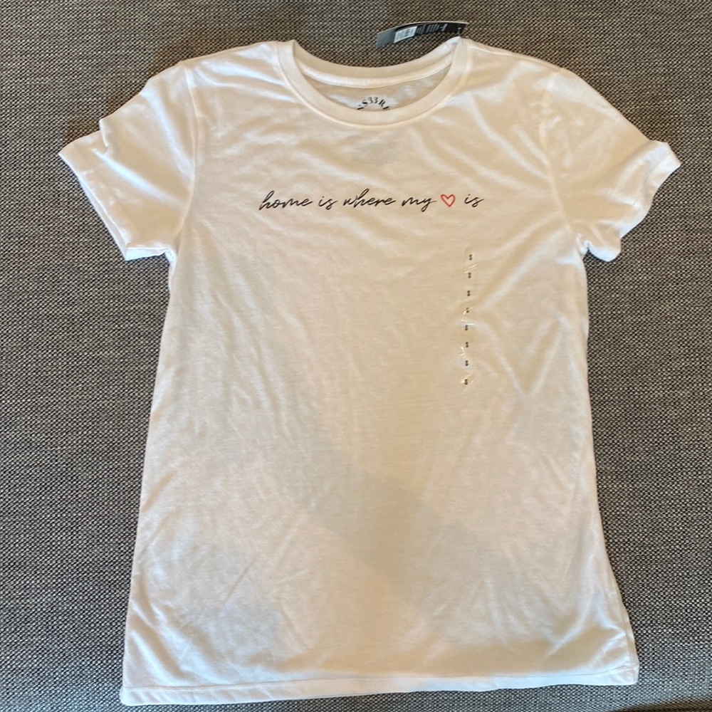 Home is where my heart is t-shirt - Size small